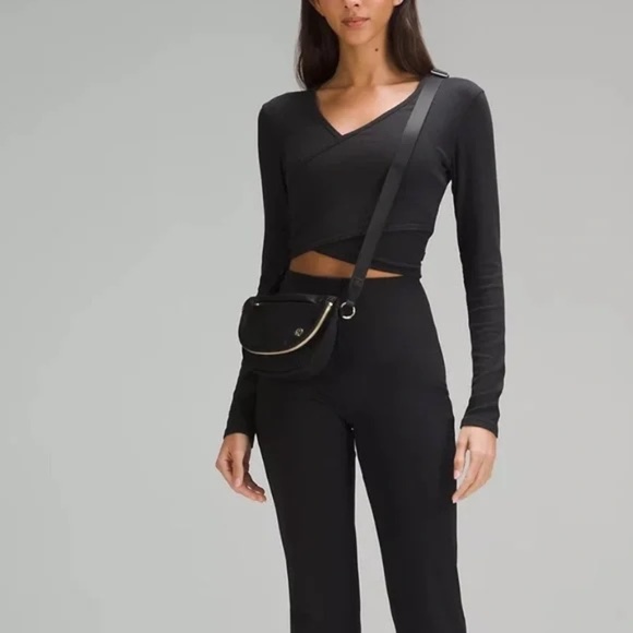 NWT Lululemon All Night Festival Bag Micro in Black and GOLD (Not Silver) 5L - Picture 2 of 6